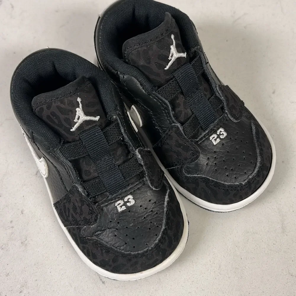 Air Jordan J Man Slip-On For Boys Black Elephant Print 364704-011 Size 4C